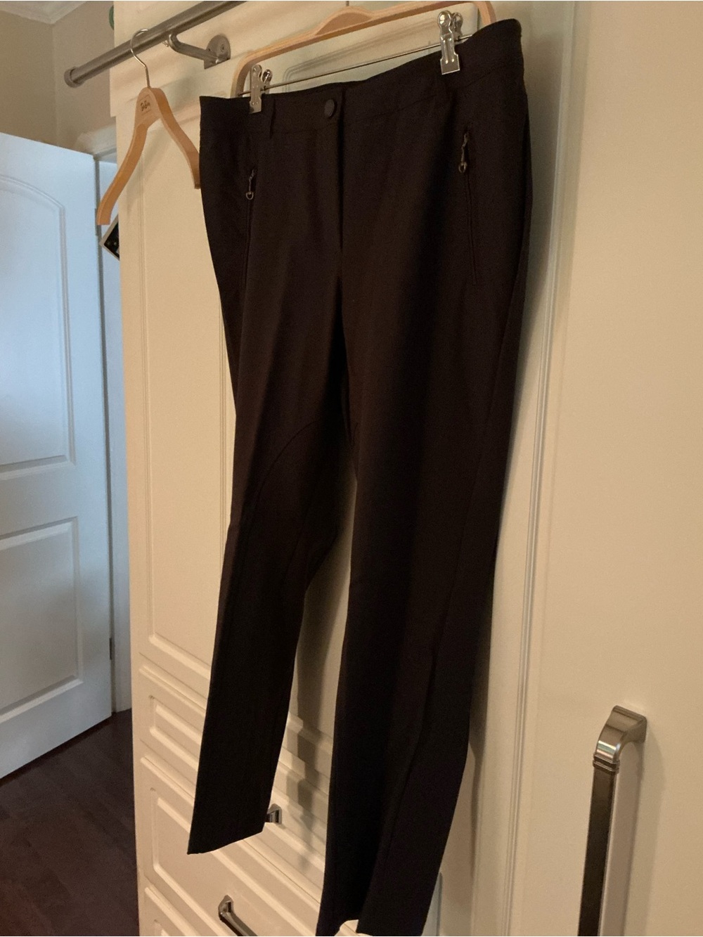 Betty Barclay collection - Women's Ankle Pants in Black - Sleek Cropped Trousers